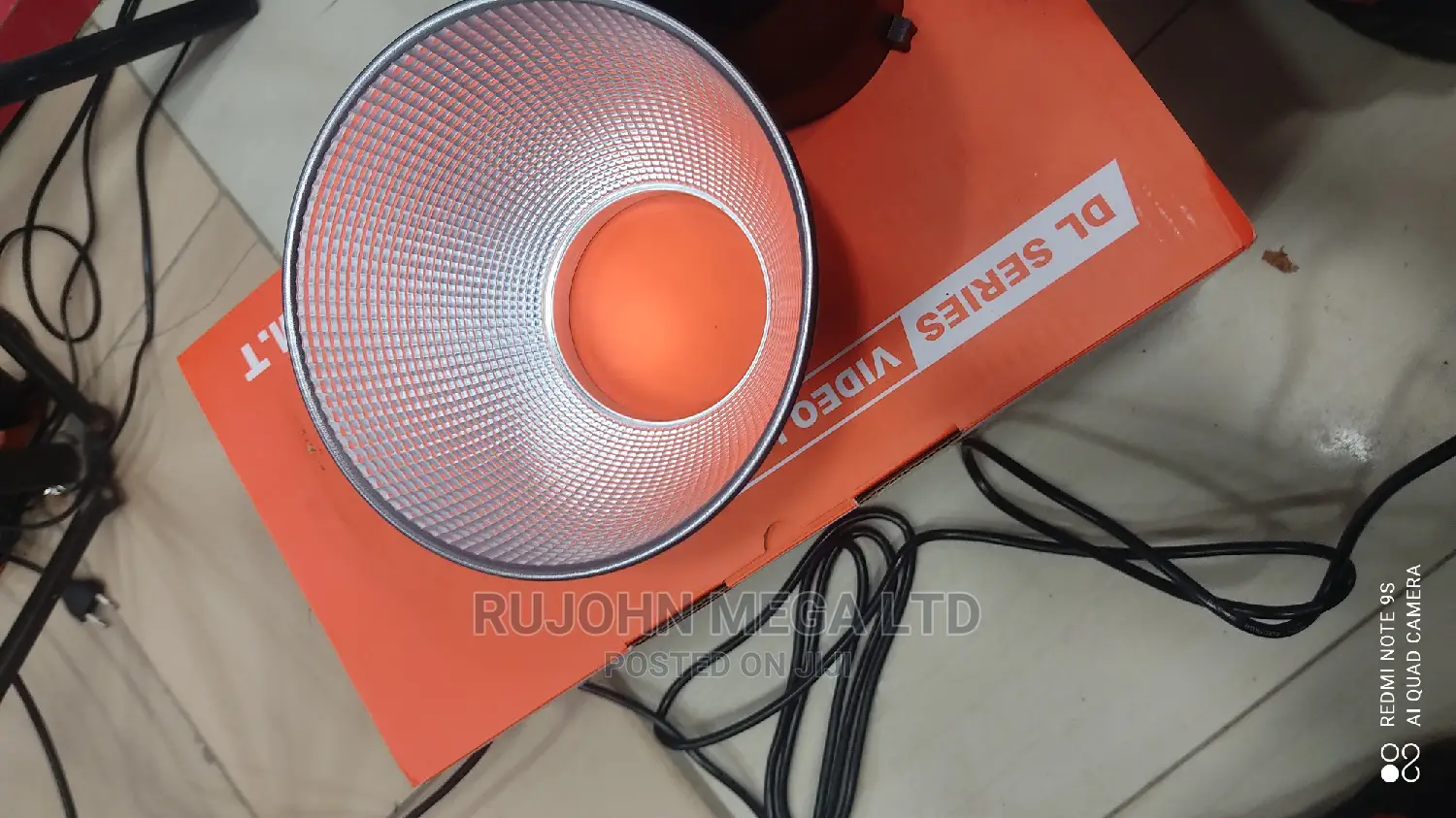 M.M.T LED DL-200. 200w Studio Continuous Video Light