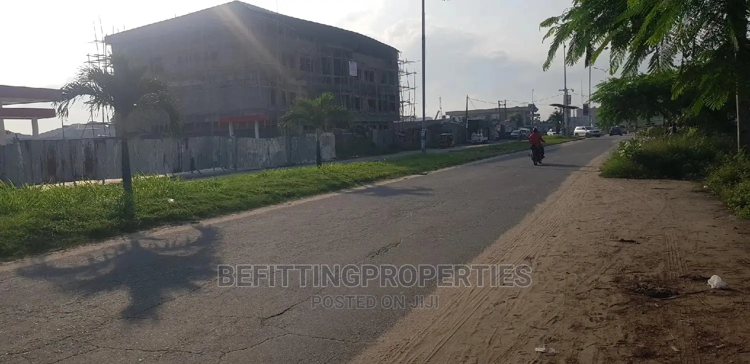 1300sqn Detached Building in Festac Town for Rent