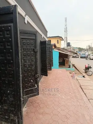 Newly Built Shops Along Isheri Magodo Bus Stop With POP