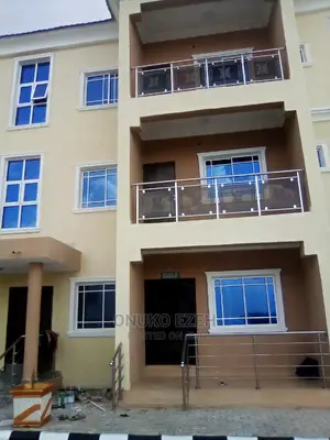 3bdrm Block of Flats in Favour Estate, Wuye for rent