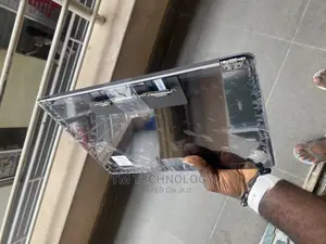 Macbook Pro 2020 Screen