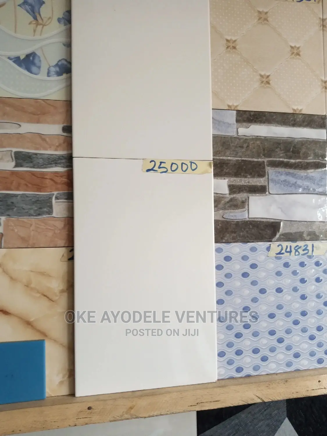 25000 Plain White Wall Tiles