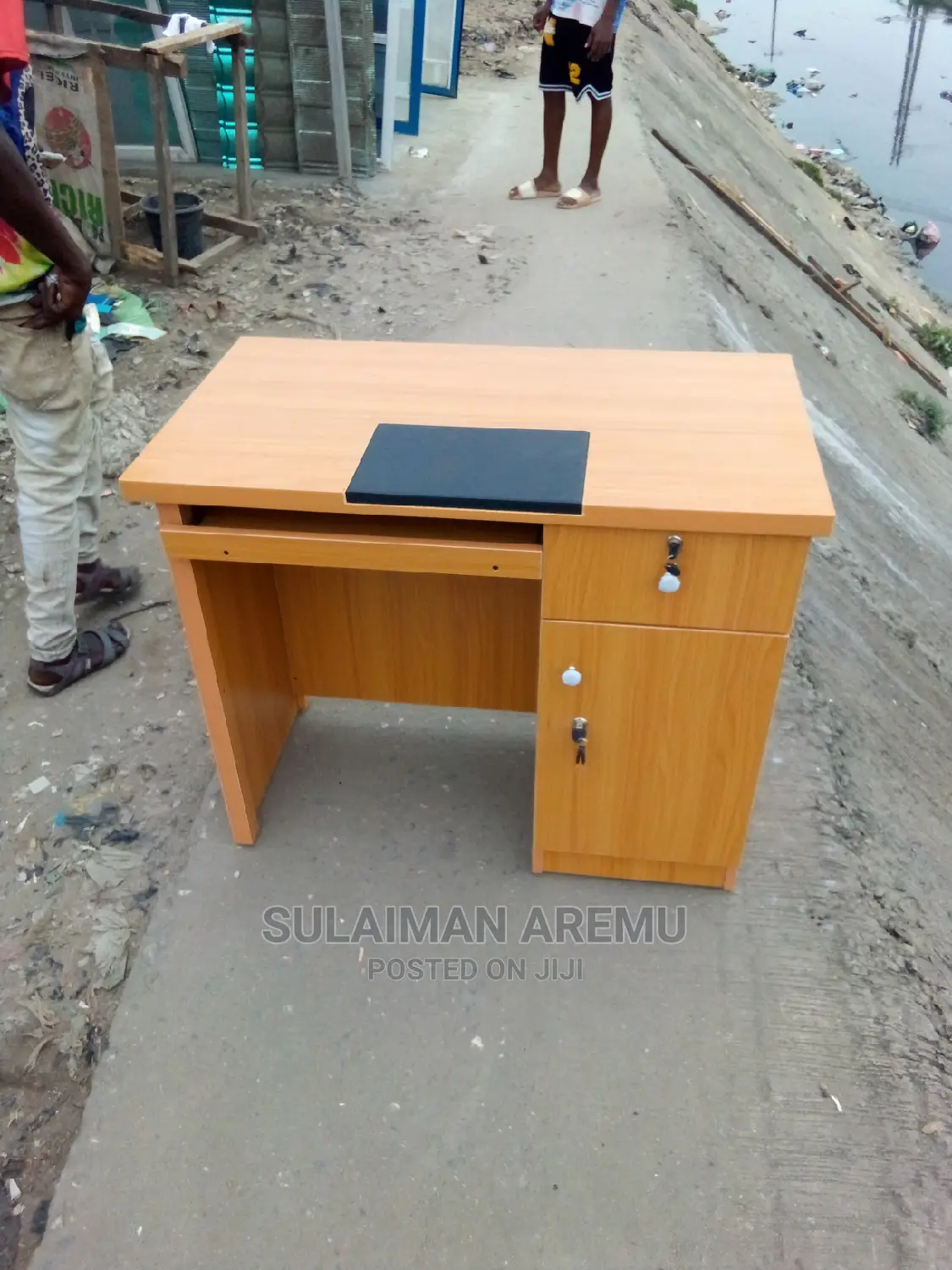 Quality Office Table Size 3an Half