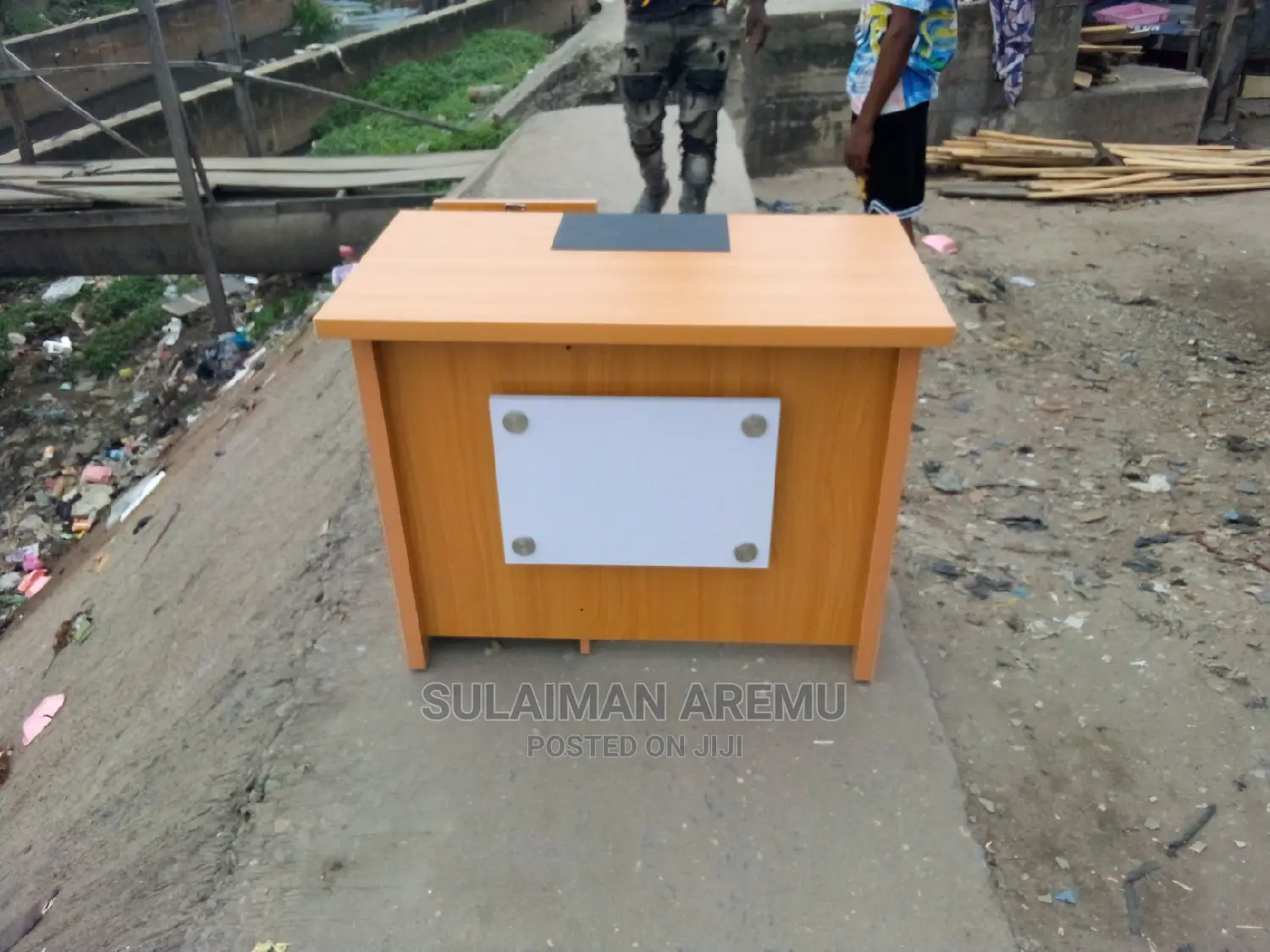 Quality Office Table Size 3an Half