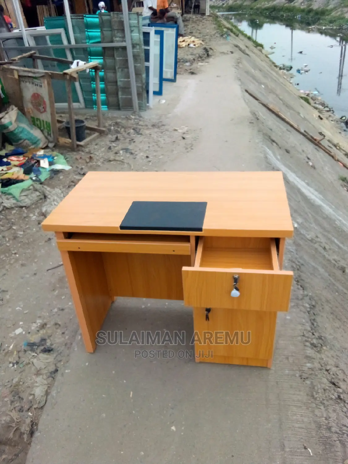 Quality Office Table Size 3an Half