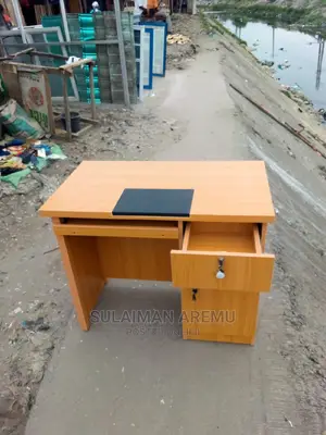 Quality Office Table Size 3an Half