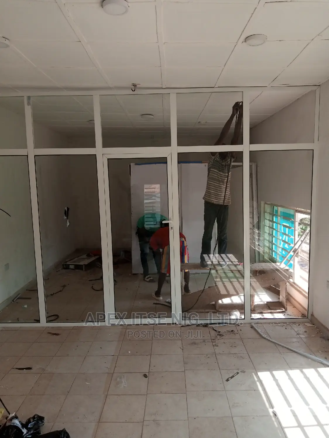 Glass Partition Alm/Glass