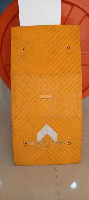 Rubber Road Hump Safety Speed Breaker Black Yellow