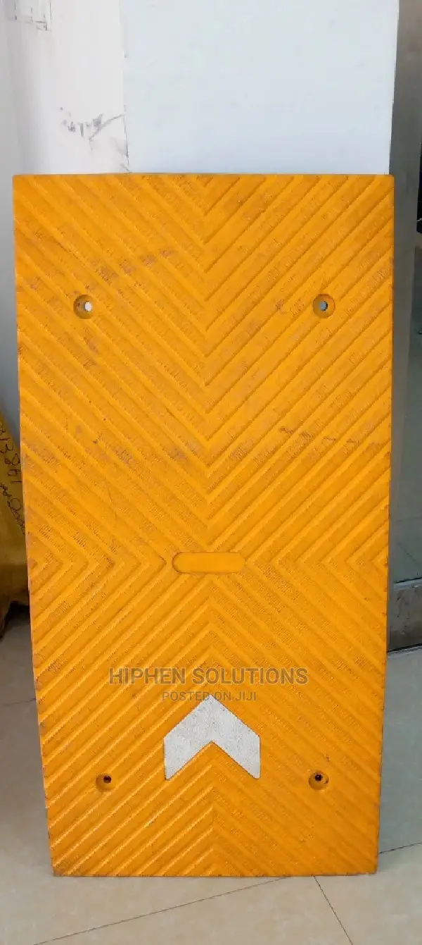Rubber Speed Hump - Black End Cap