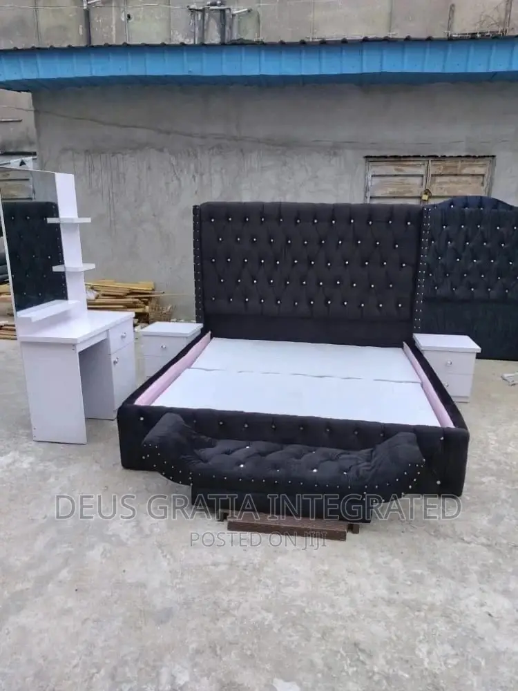 6 X6 Bedframe Padded With Footrest