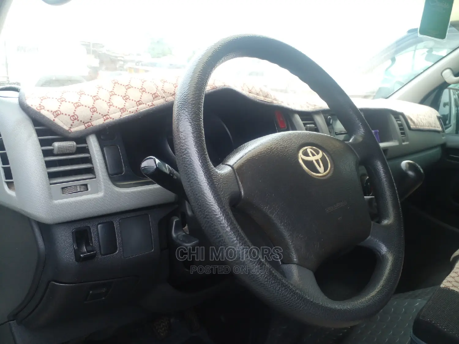 Toyota HiAce 2014