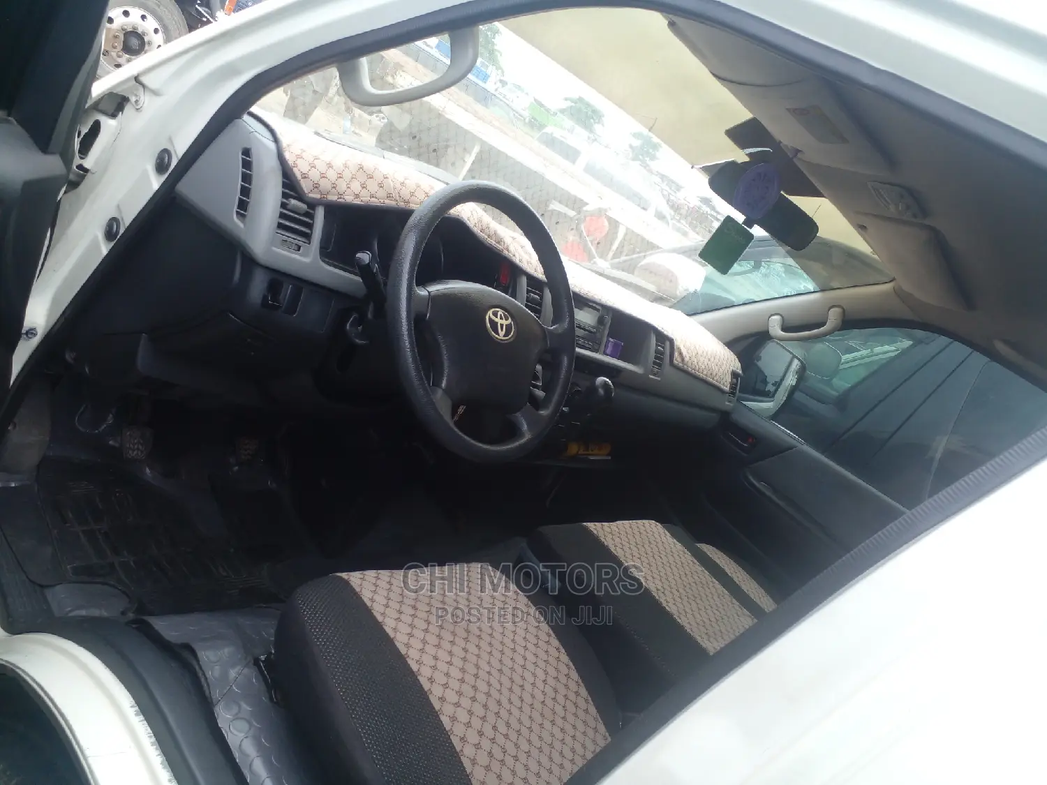 Toyota HiAce 2014
