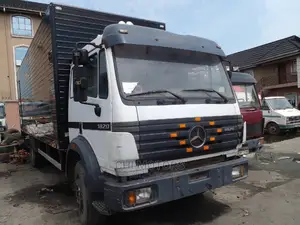 Mercedes Truck 1820, 27feet.