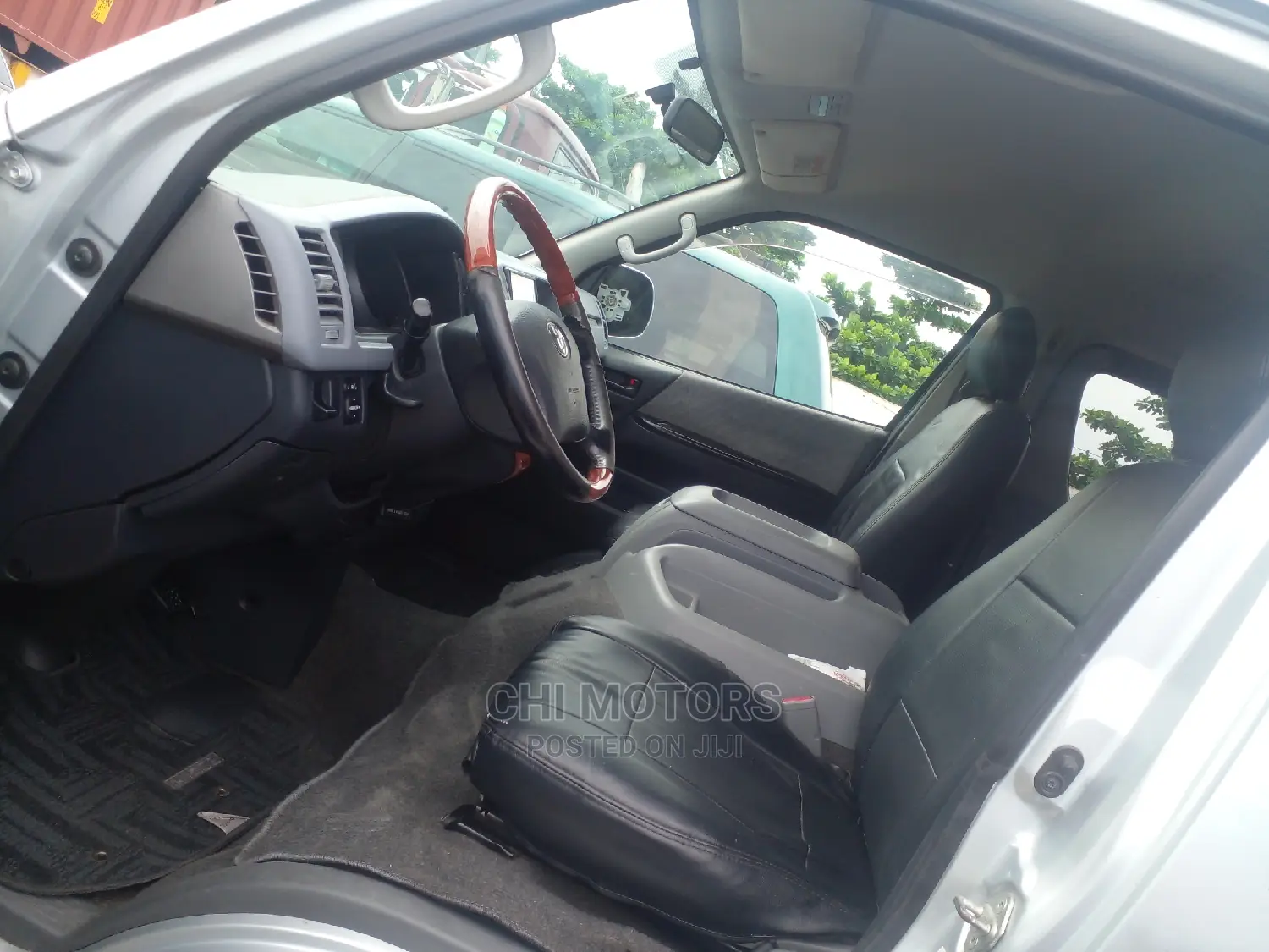 Toyota HiAce 2010