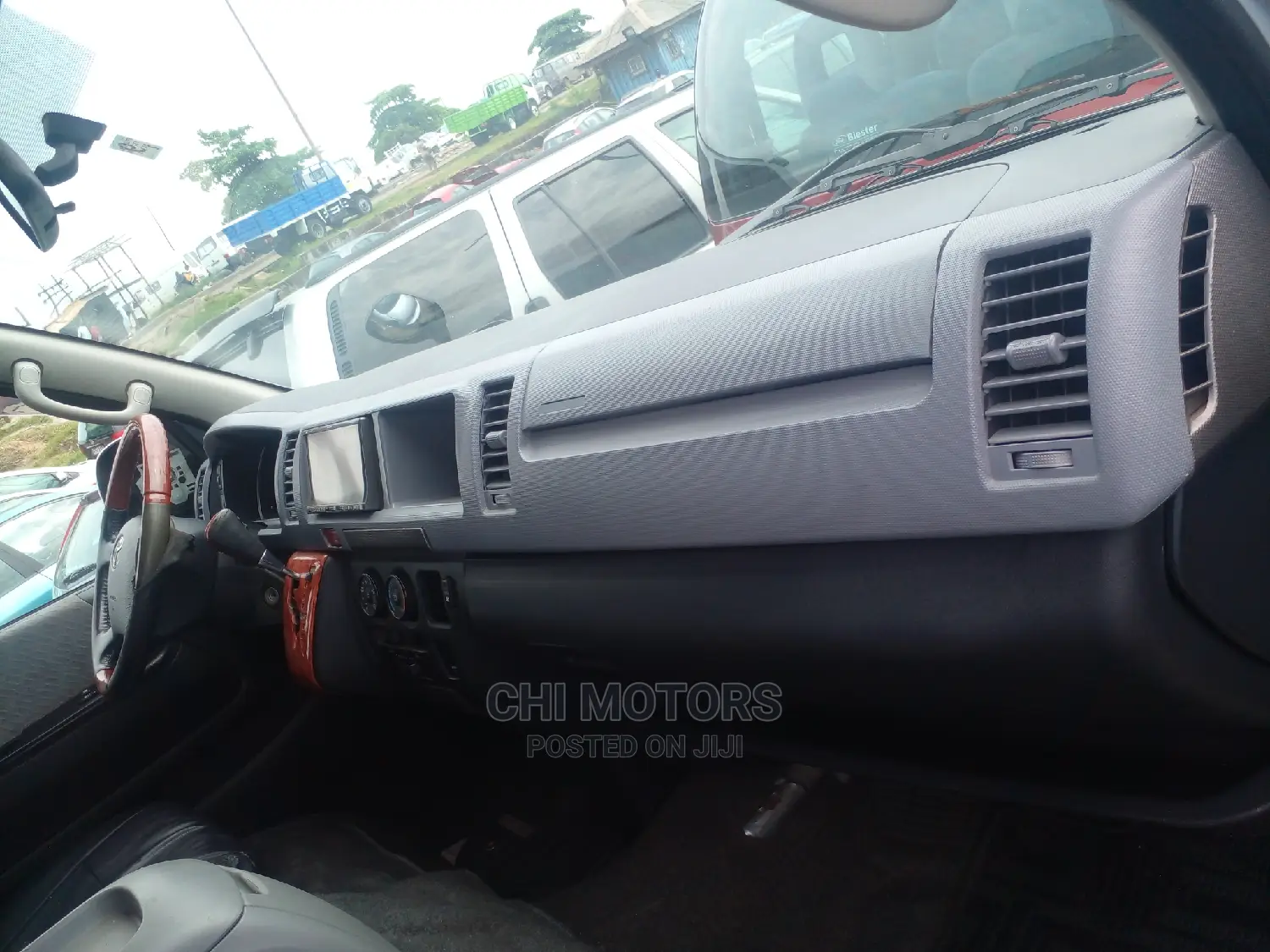 Toyota HiAce 2010