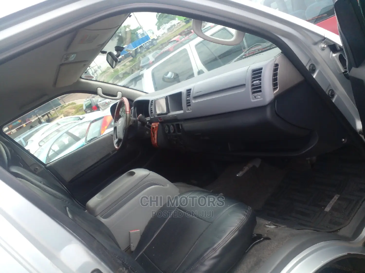 Toyota HiAce 2010