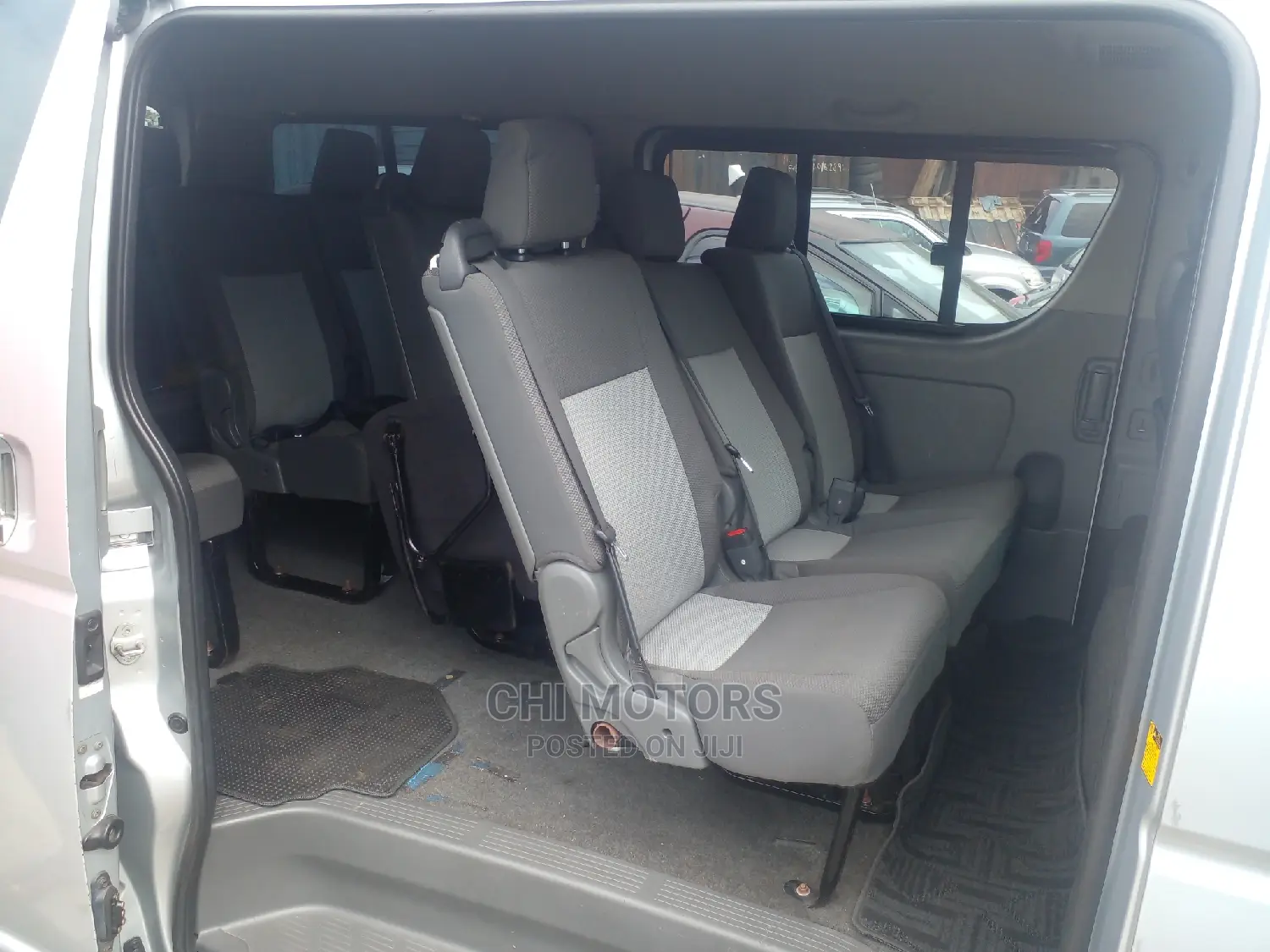 Toyota HiAce 2010