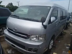 Toyota HiAce 2010