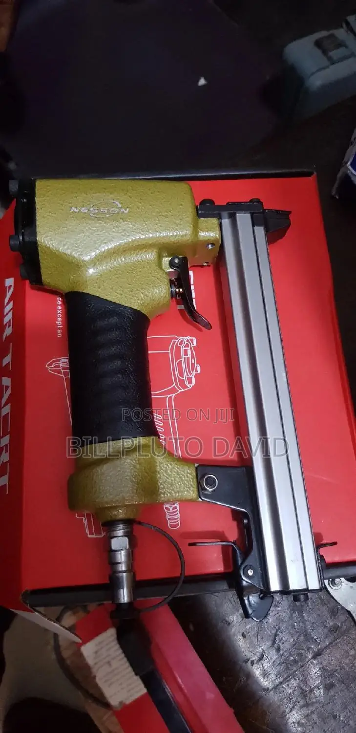 Handling Nailing Gun
