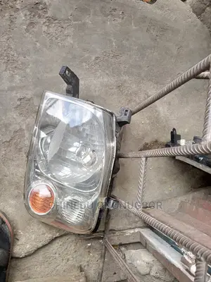 Nissan Frontier Left Headlight 2002