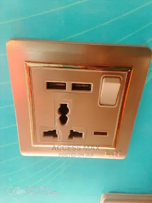 13 Amp Single Socket With 2 USB Charging Phone