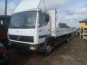 Mercedes 814 Pickup 20feet