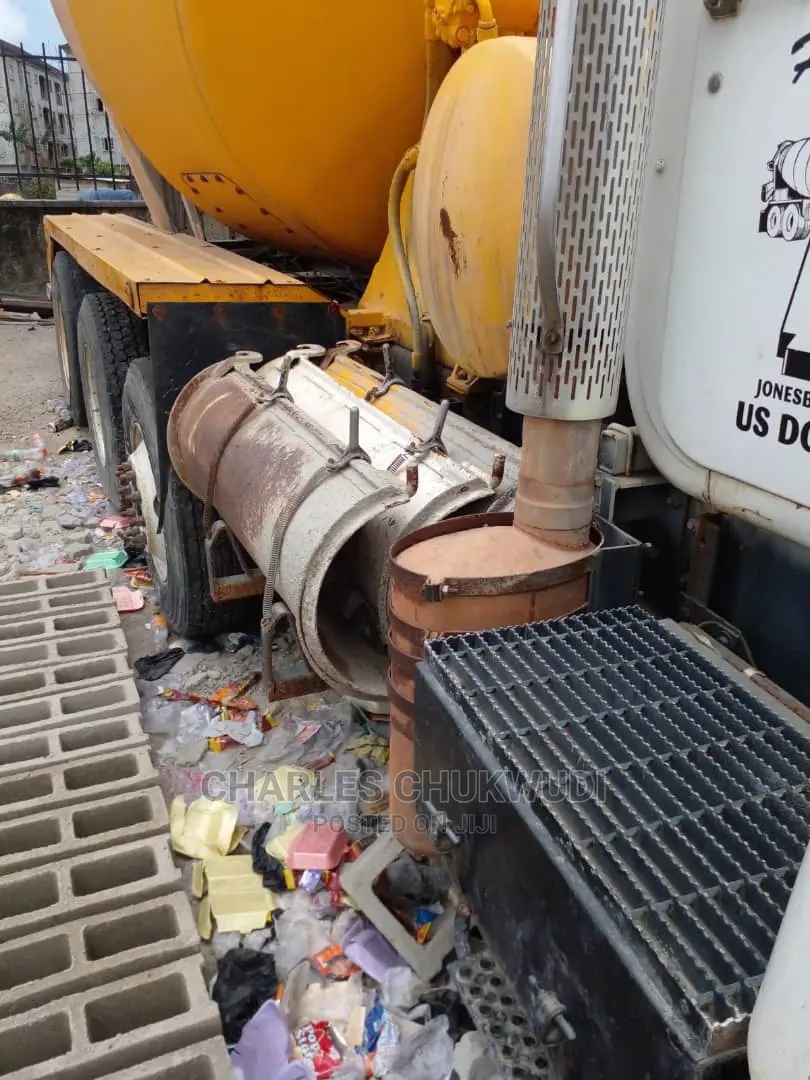 Mack Mixer 10cubic
