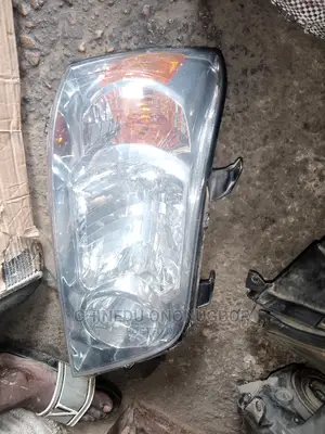 Toyota Highlander Right Head Light 2005