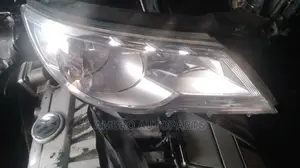 Headlamp Volkswagen Tiguan 2010