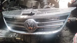 Front Grill Volkswagen Tiguan 2010