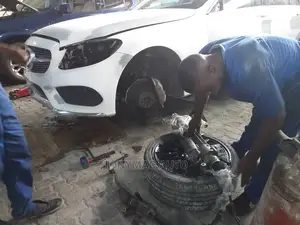 Mercedes Benz C300 Spare Parts Service