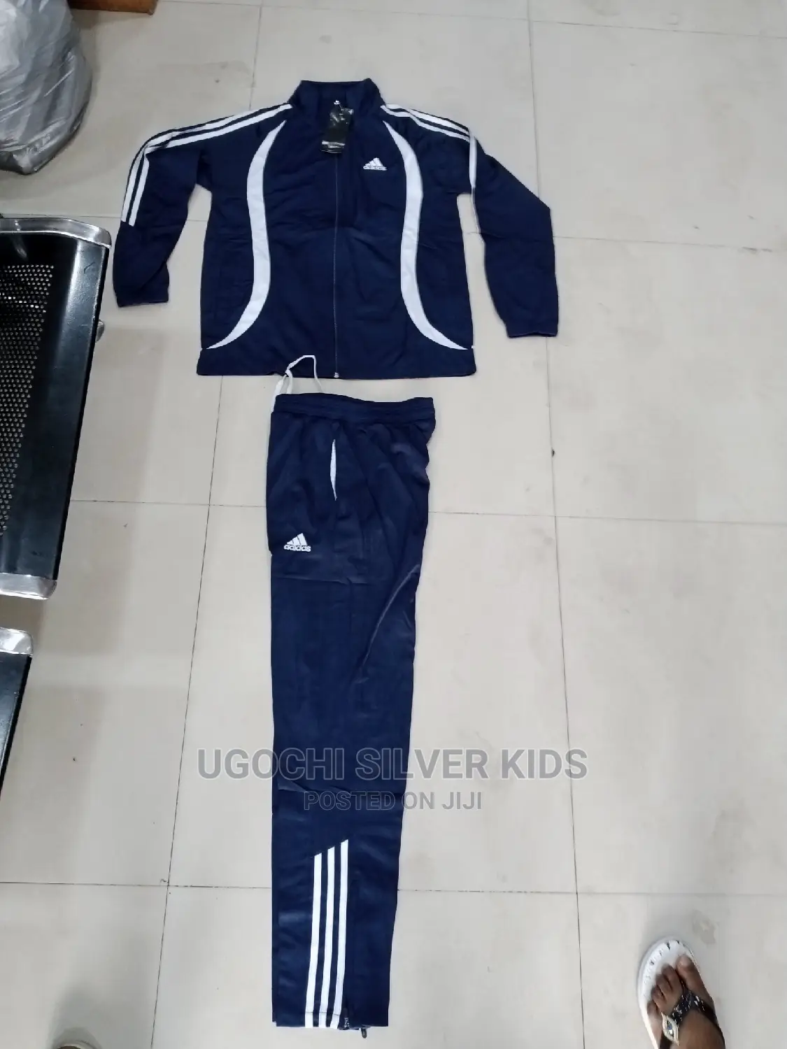 Addidas Tracks Suit Larg, Medium, Small, Xxl, Xl 3xl