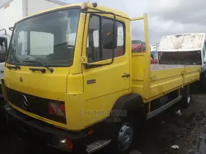 Mercedes Benz Pickup 814 18feet 2008 Yellow