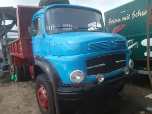 911 Mercedes Tipper With Axillary