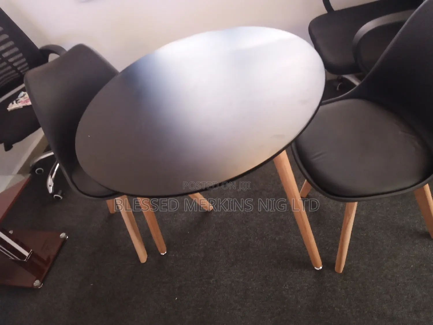 Coffee Table With 2 Chairs
