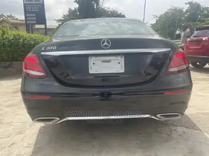 Mercedes-Benz E300 Base RWD Sedan (2.0L 4cyl 9A) 2017 Black