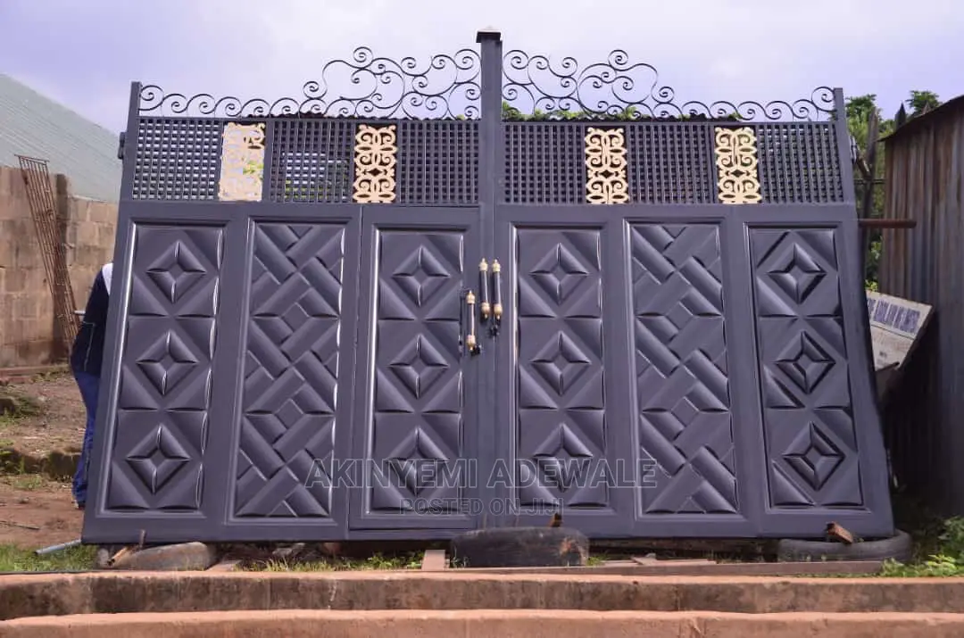 Iron Gate With Thick Material