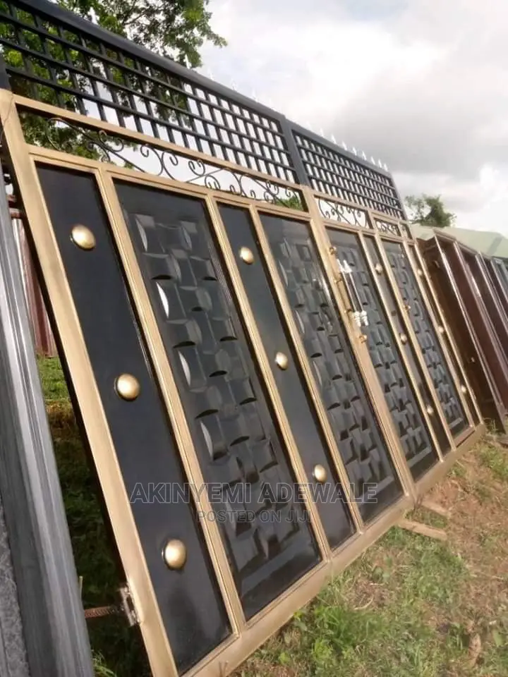 Iron Gate With Thick Material