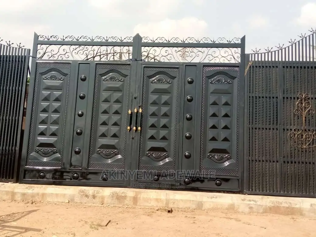 Iron Gate With Thick Material