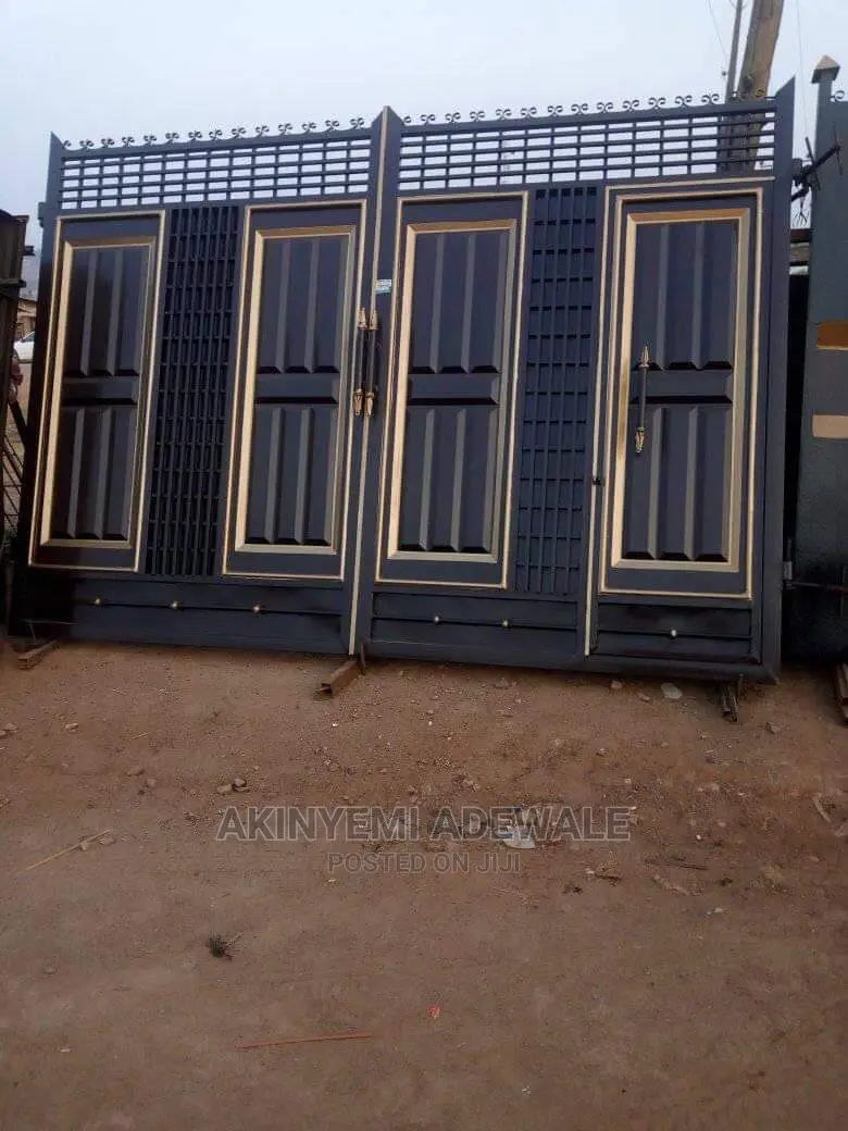 Iron Gate With Thick Material