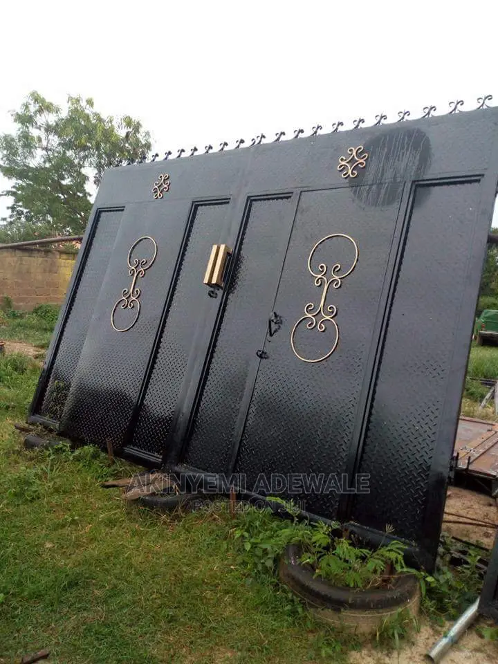 Iron Gate With Thick Material