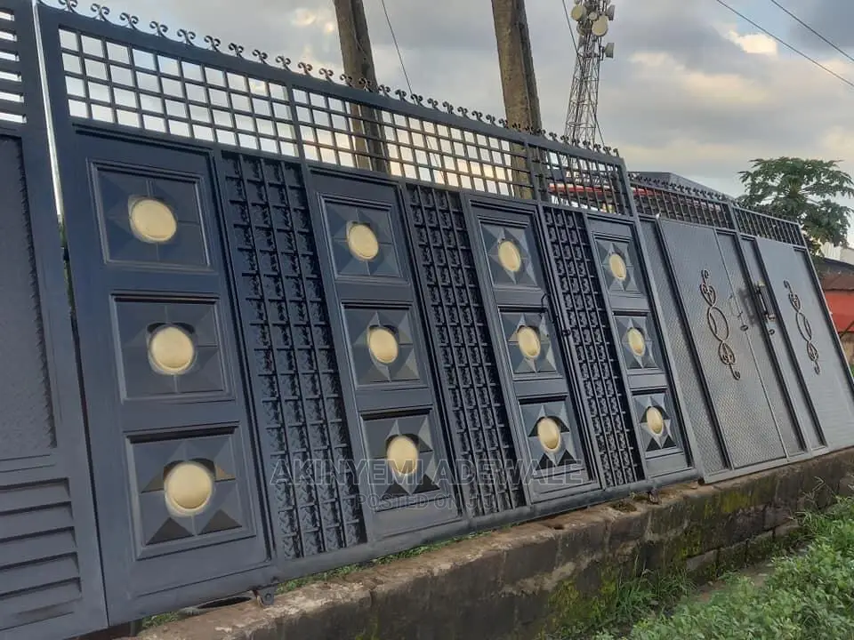 Iron Gate With Thick Material