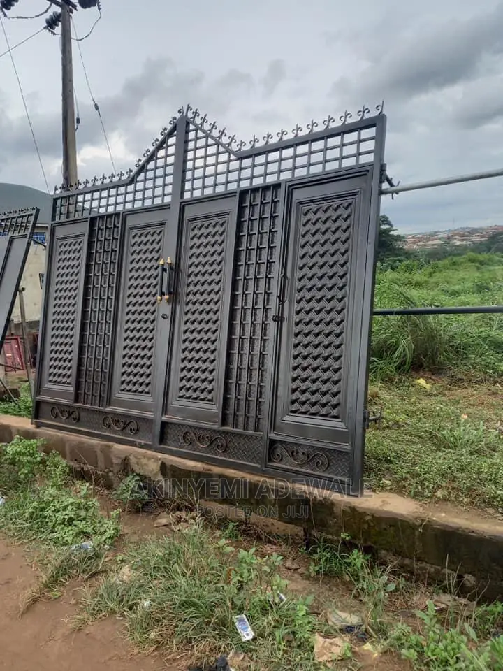 Iron Gate With Thick Material