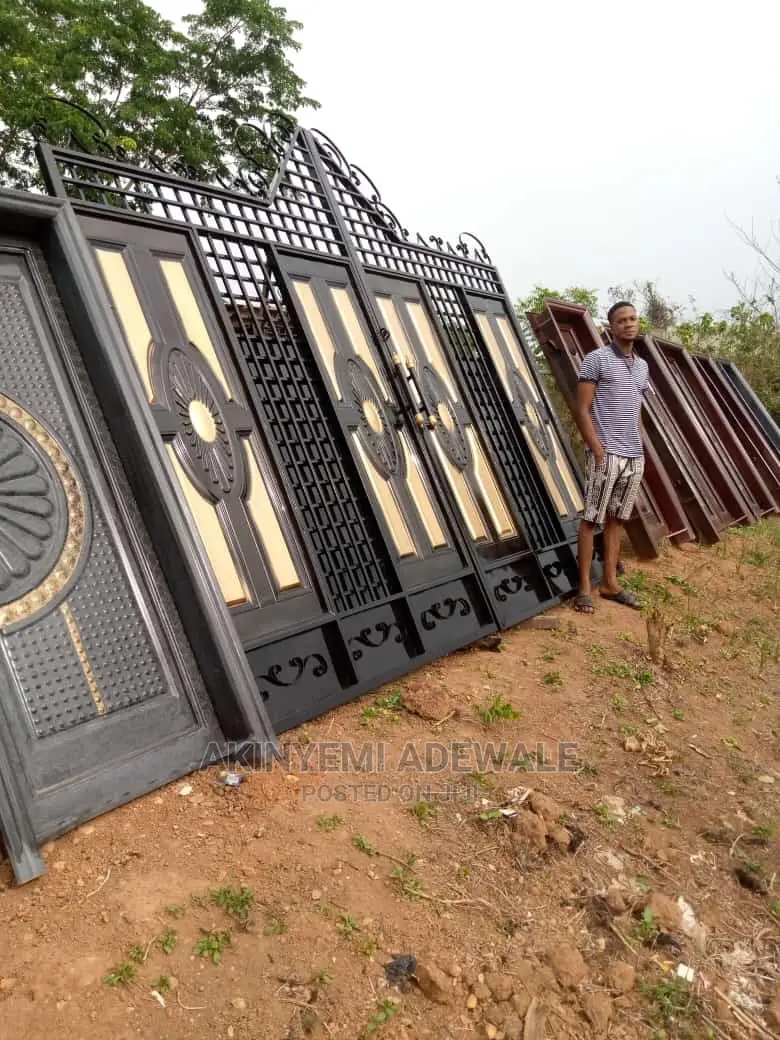 Iron Gate With Thick Material