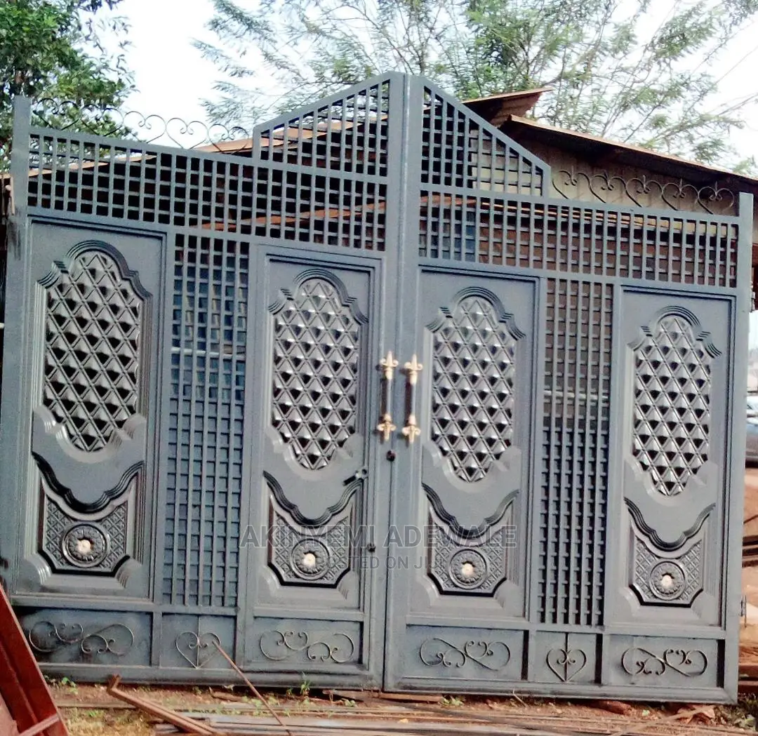 Iron Gate With Thick Material