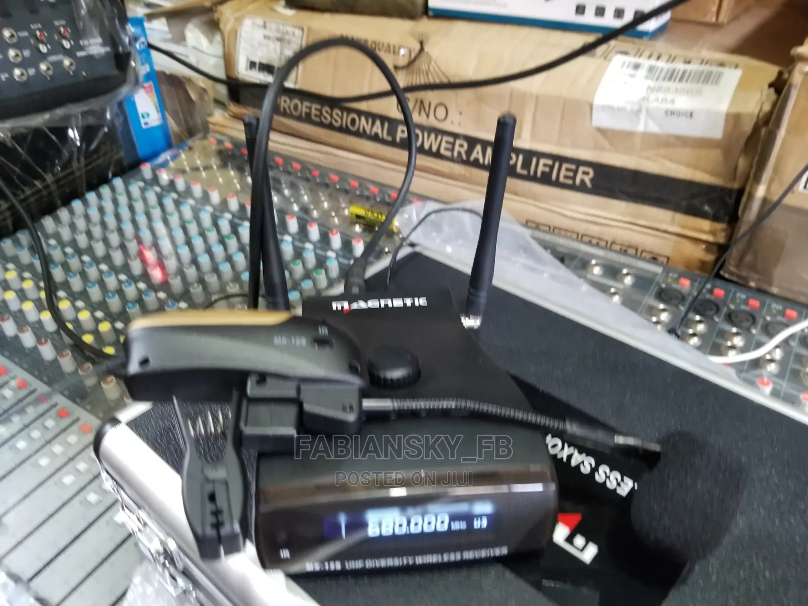 Original Professional Wireless Saxophone Microphone