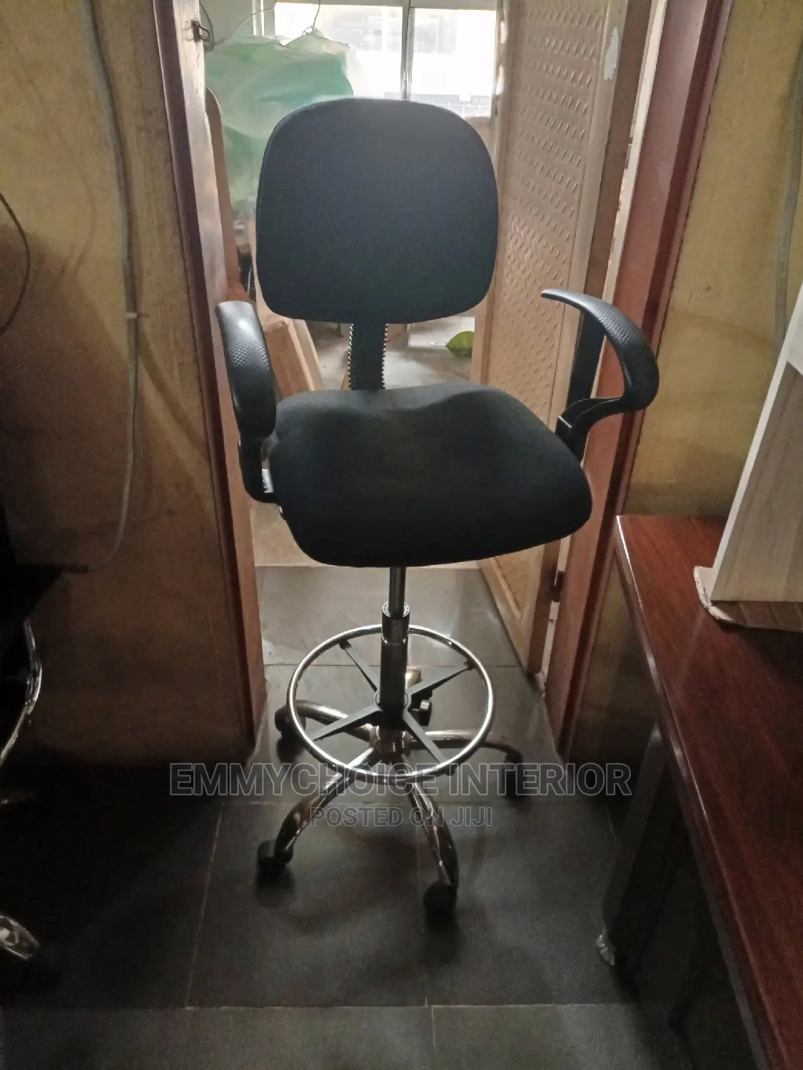 Cashier Chair