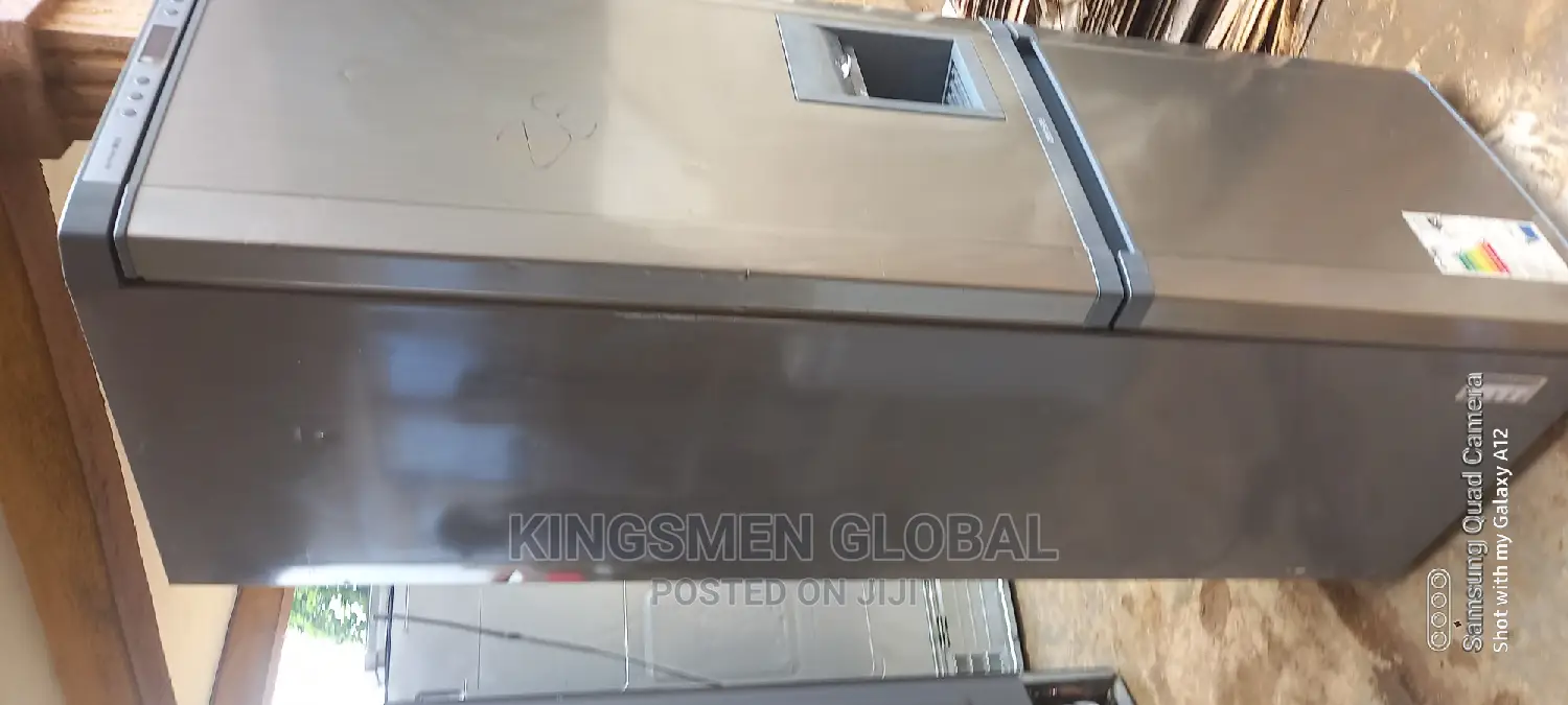 Samsung Fridge-freezer With Water Dispenser