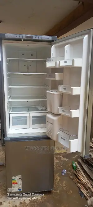 Samsung Fridge-freezer With Water Dispenser