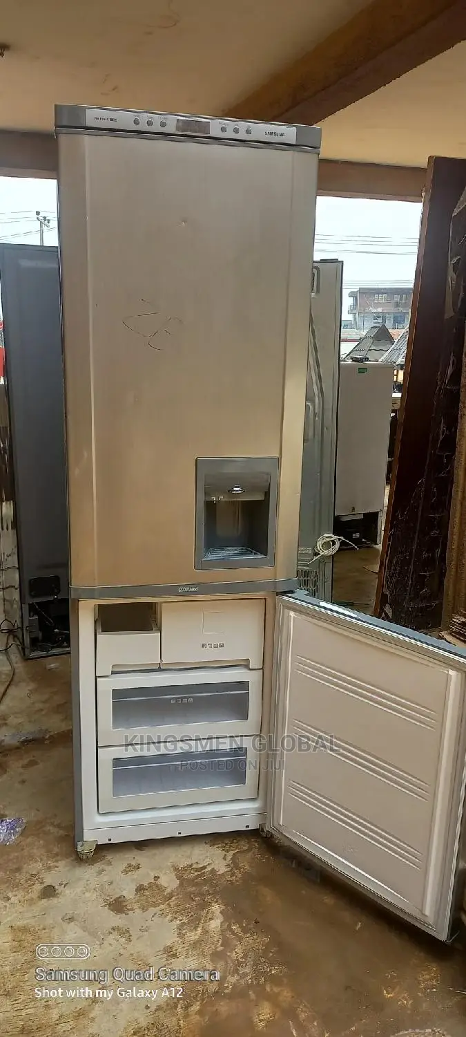 Samsung Fridge-freezer With Water Dispenser